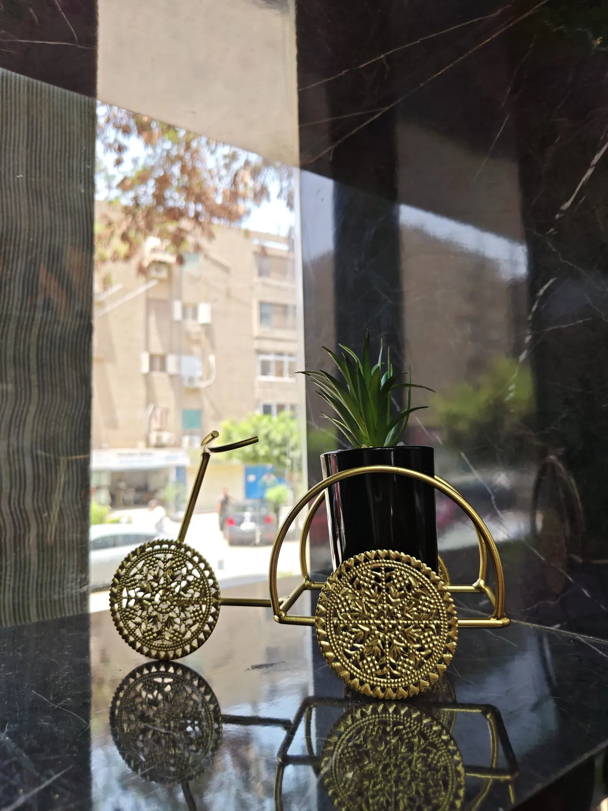 ديكور معدن زرع عجله