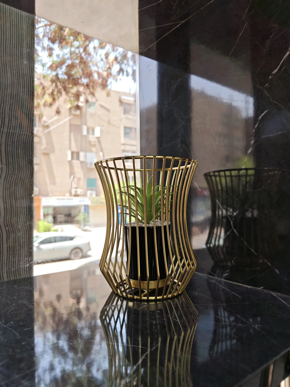 ديكور معدن زرع ساعه رمليه
