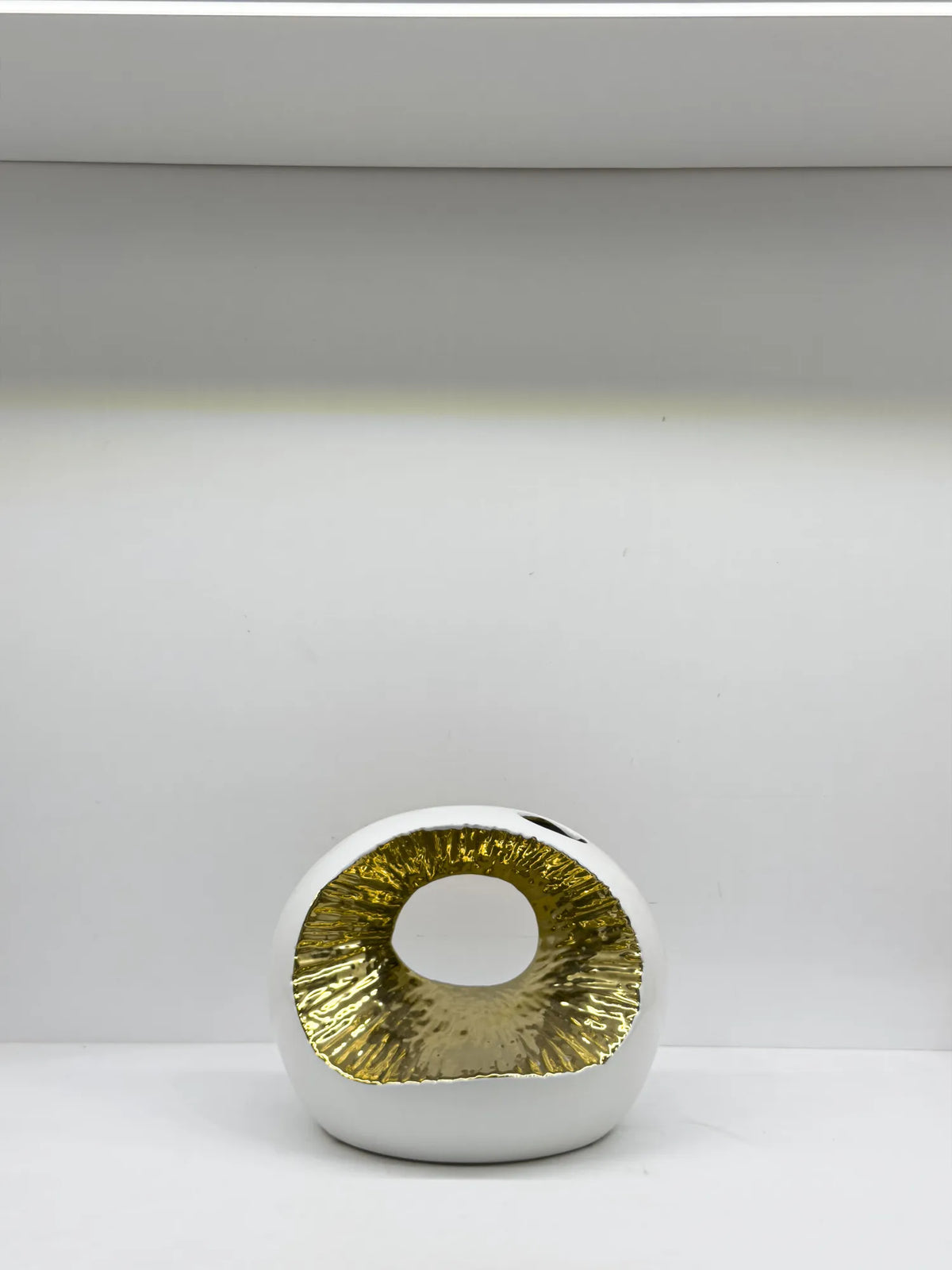 فازة دائرية بيضاء  (Geode Effect)
