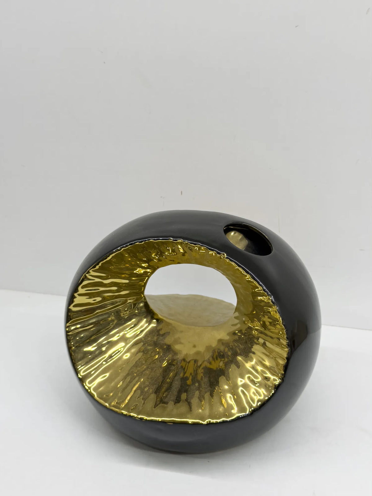 فازة دائرية سوداء (Geode Effect)