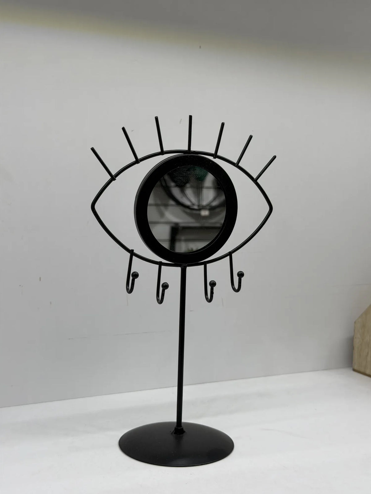 ديكور عين اسود